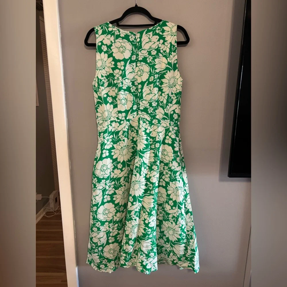 Amour Vert Keira Viscose Midi Dress in Bloomsbury Green Size Medium NWT - Picture 8 of 8